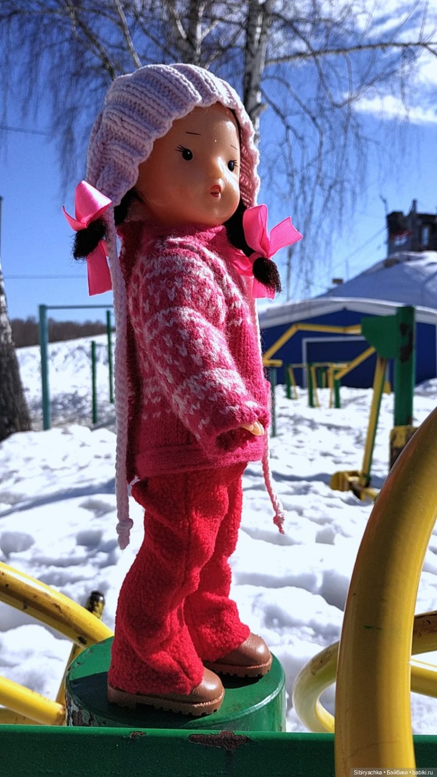 Зимние забавы Юляшки в весеннем лесу