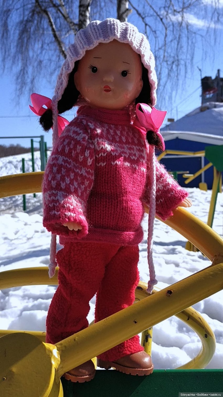 Зимние забавы Юляшки в весеннем лесу