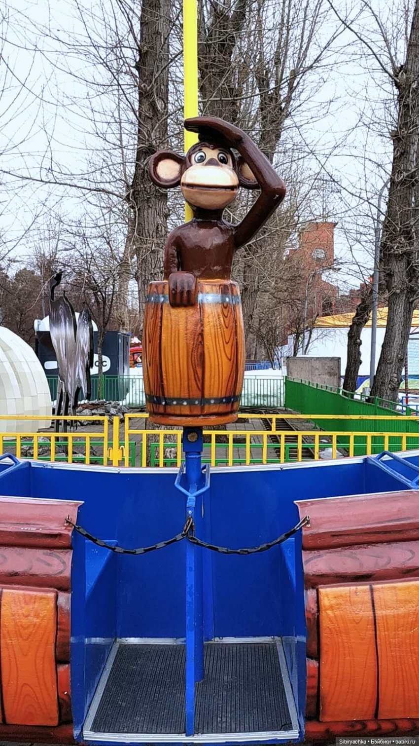 Юляшка гуляет в Городском саду