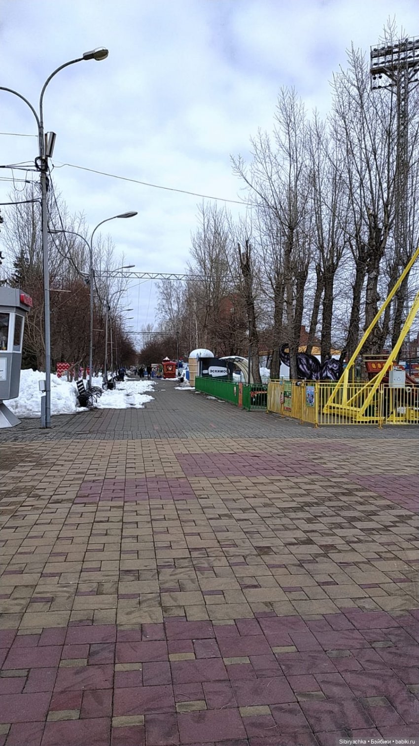 Юляшка гуляет в Городском саду (фото 7)