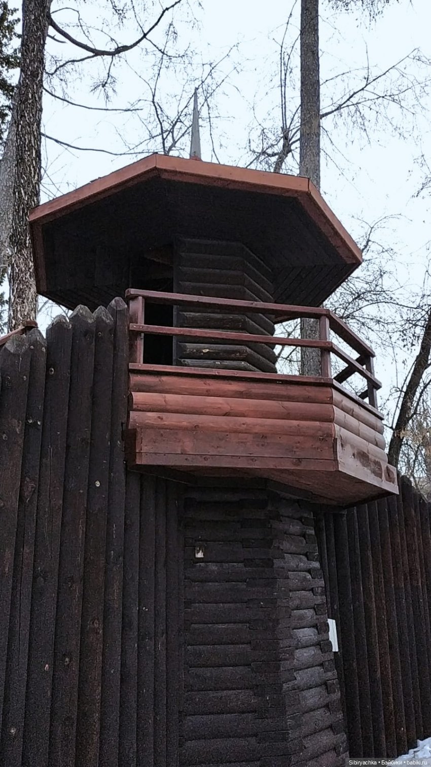 Юляшка на детской площадке (фото 2)