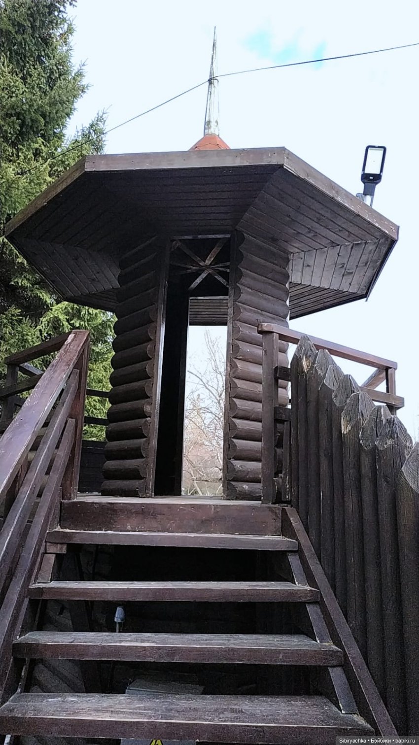 Юляшка на детской площадке