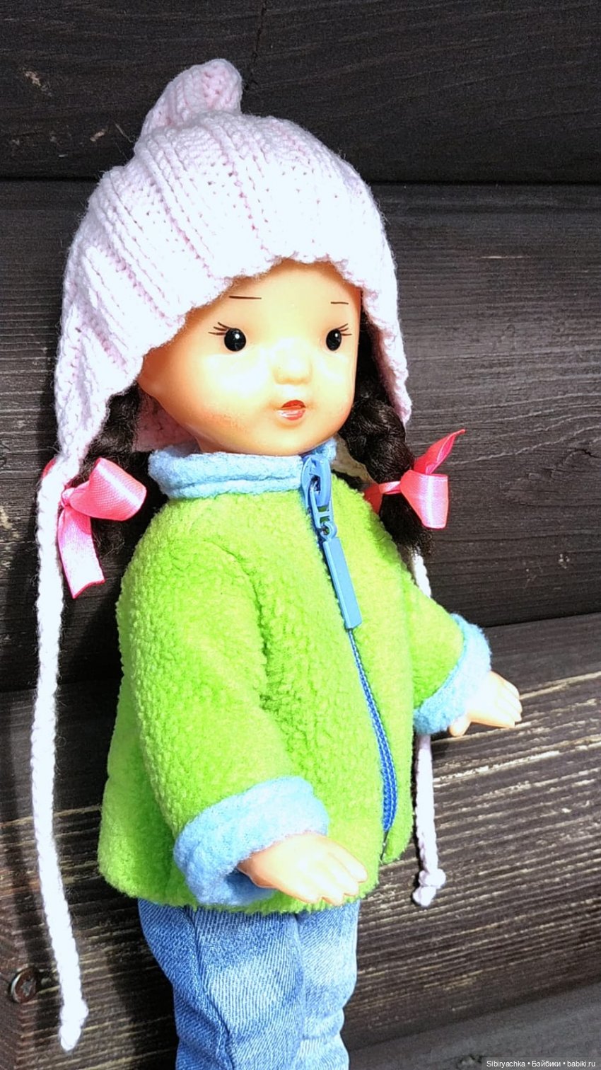 Юляшка на детской площадке