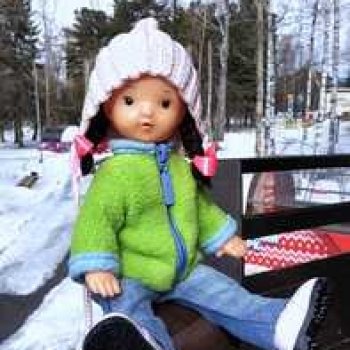 Юляшка на детской площадке.