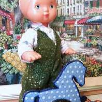 Машенька привыкает к нашему дому.