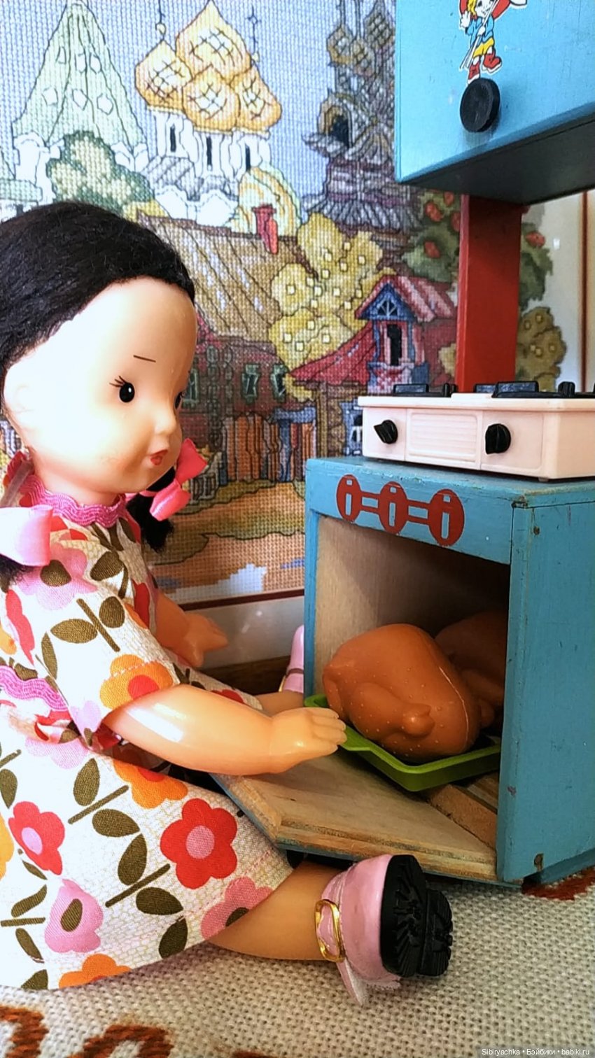 Юляшка готовит обед — Советские винтажные куклы (СССР): Ленигрушка