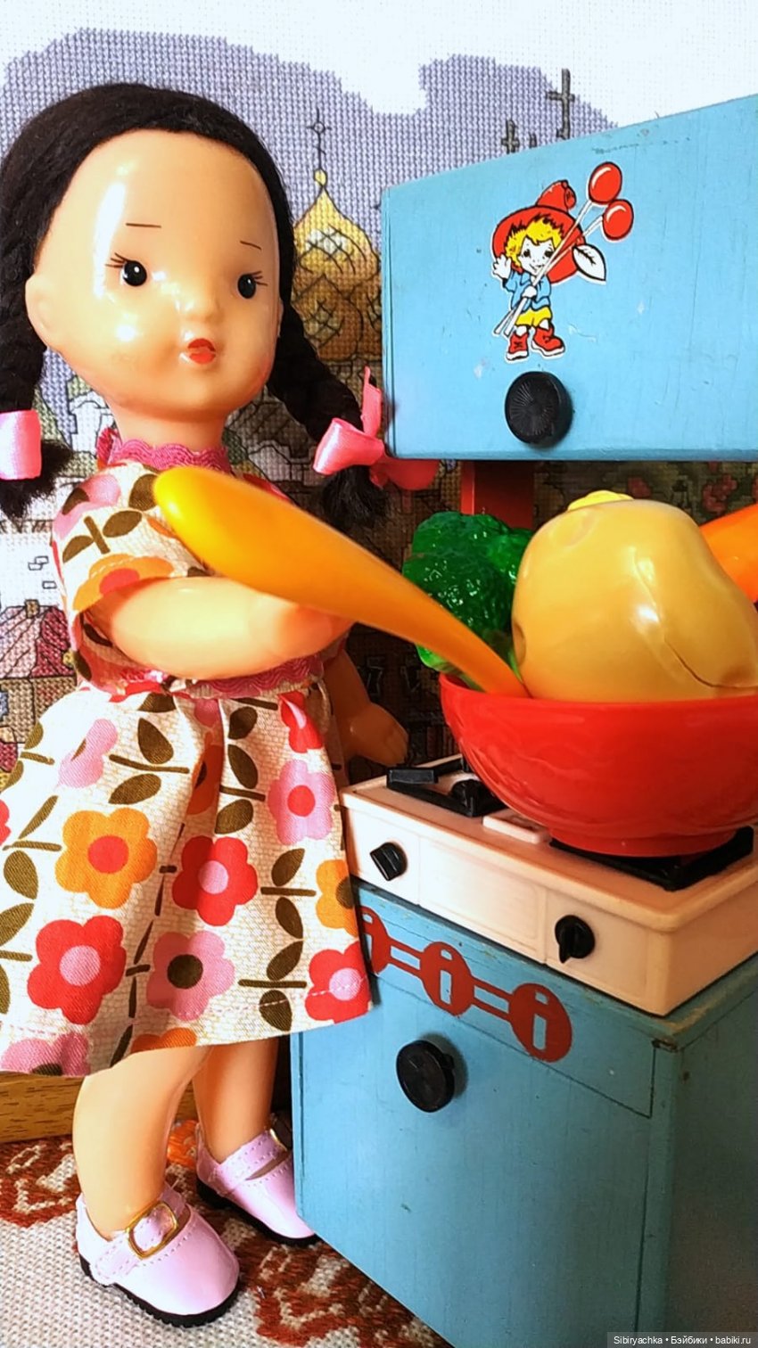 Юляшка готовит обед — Советские винтажные куклы (СССР): Ленигрушка (фото 9)