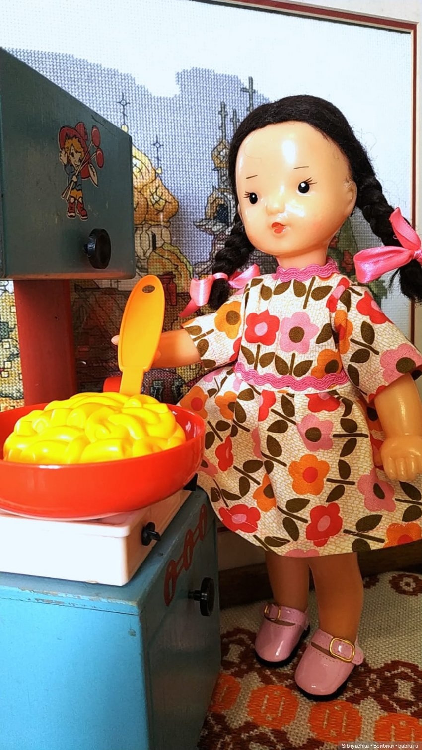 Юляшка готовит обед — Советские винтажные куклы (СССР): Ленигрушка