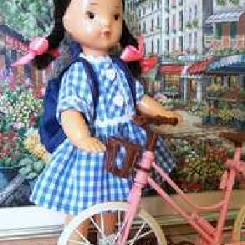 Юляшка получила посылку.