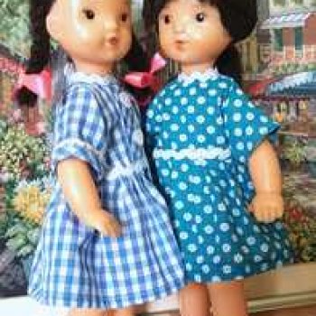 Первая встреча Юляшки и Аришки.