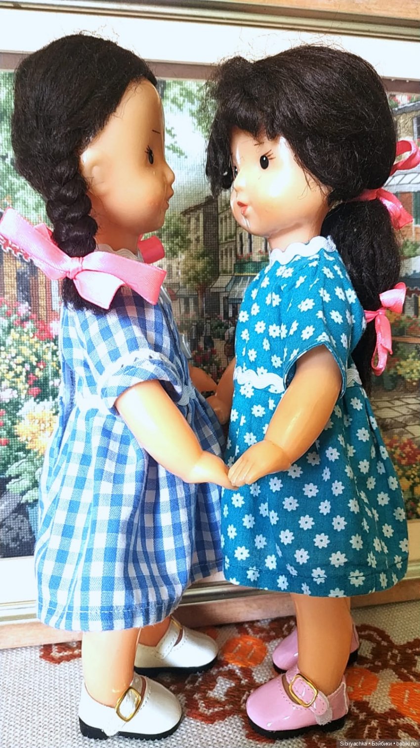 Юляшка и Аришка проверяют летний спортивный инвентарь