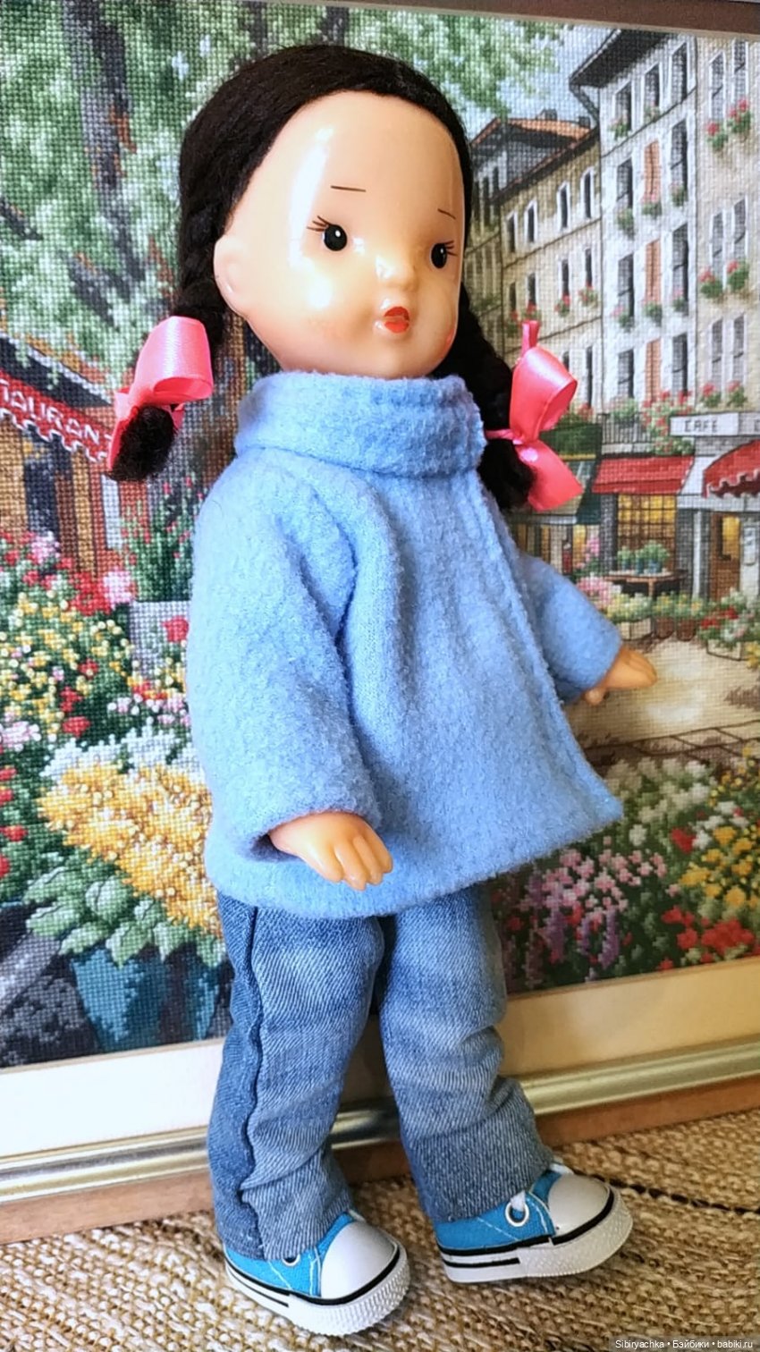 Бело-голубые наряды Юляшки