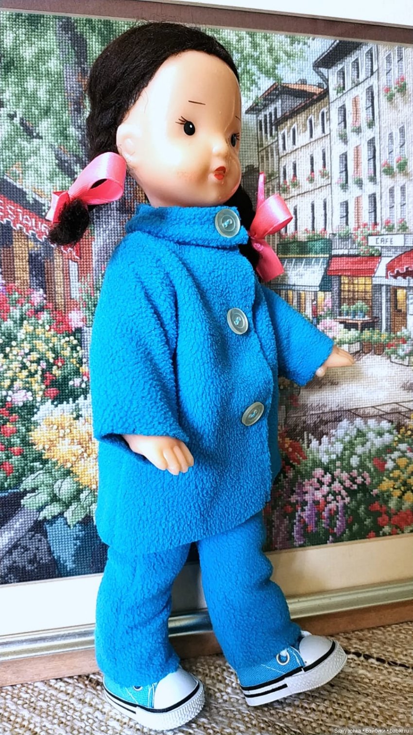 Бело-голубые наряды Юляшки