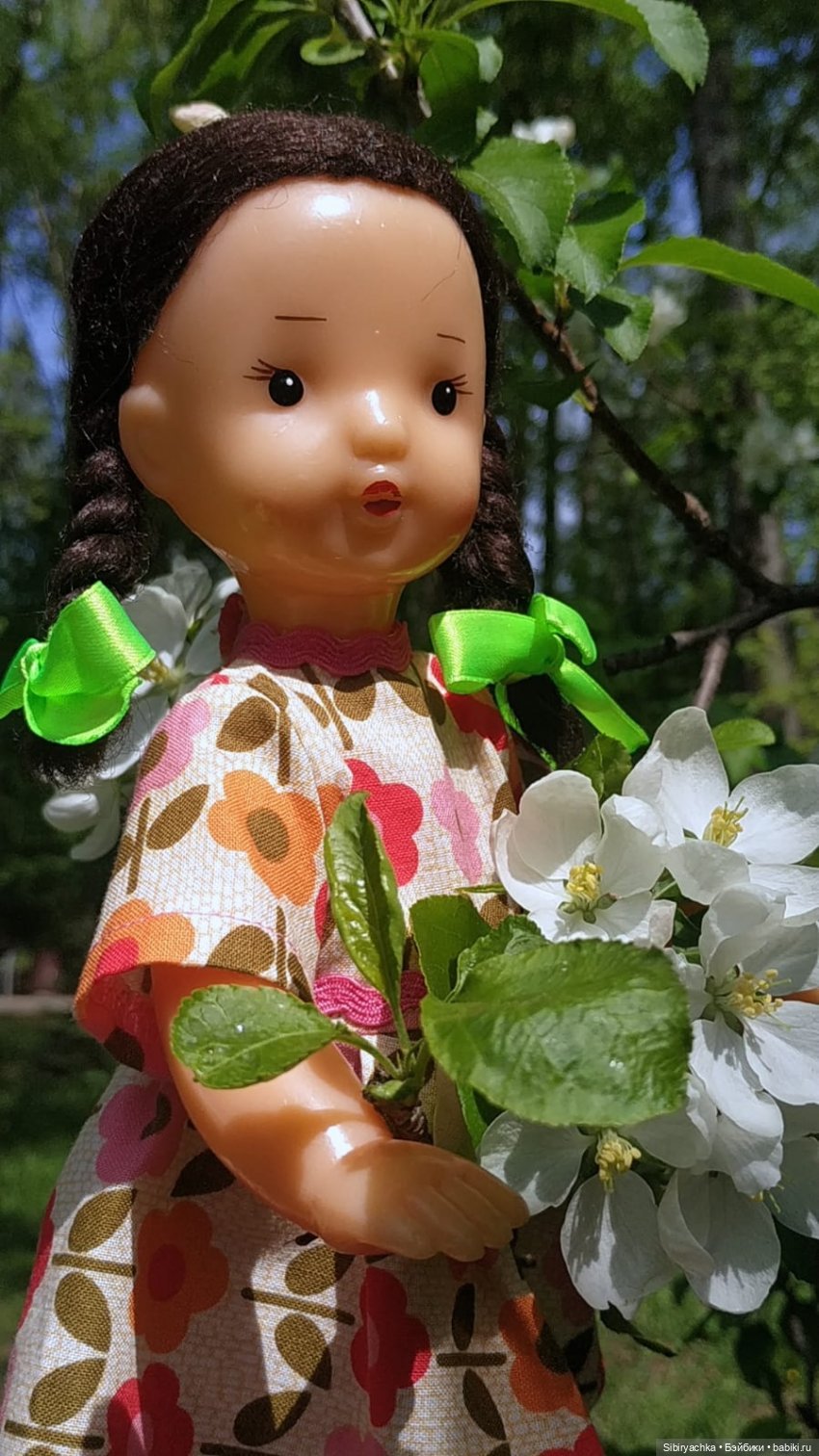Юляшка и Аришка гуляют в роще