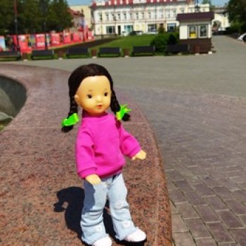 Юляшка радуется долгожданному лету.