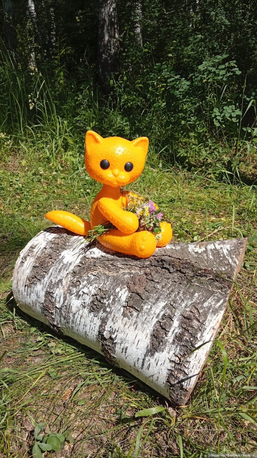 Юляшка и кошечка Мурочка гуляют в роще