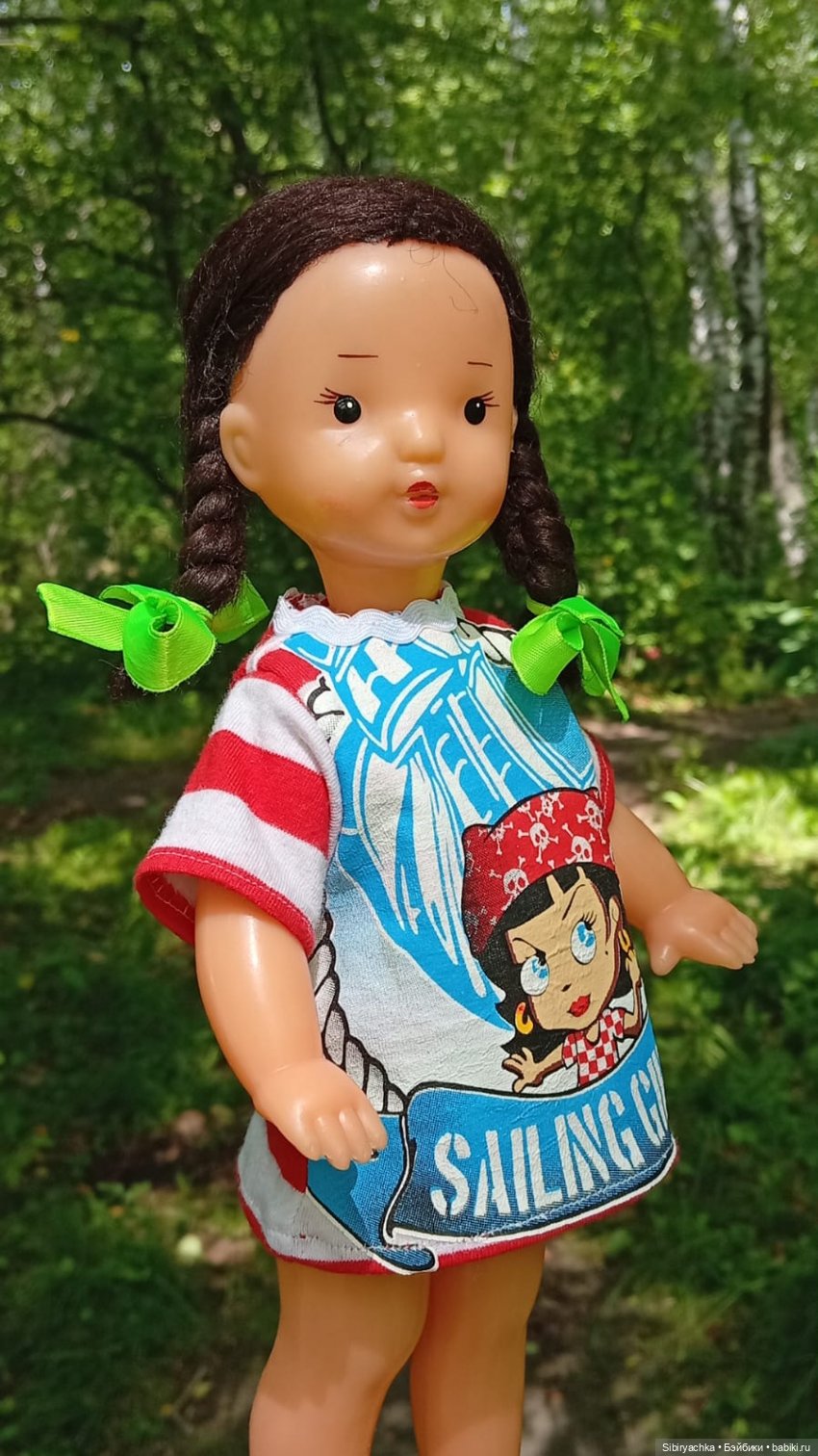 Юляшка и Ася гуляют в роще