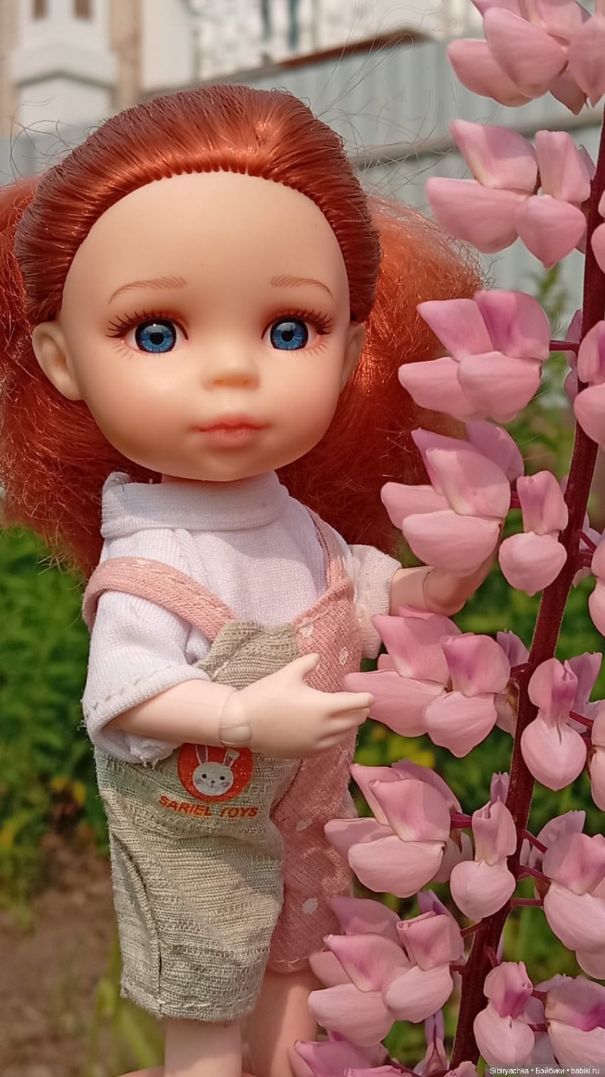 Лизонька и Полина на даче