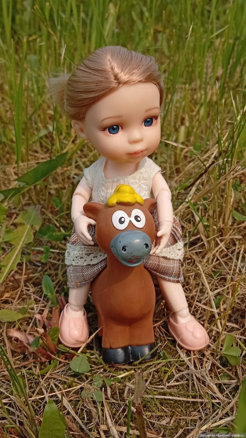 Лизонька и Полина на даче (фото 7)
