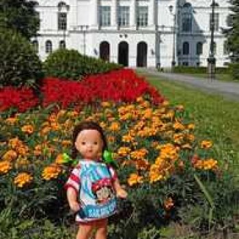 Юляшка на прогулке в Университетской роще.