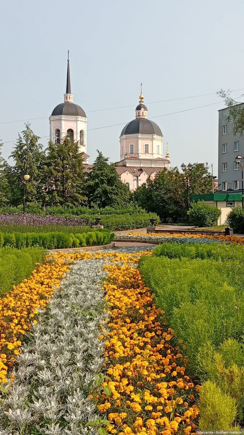Мы Юляшкиным путём с Асей вдоль реки идём