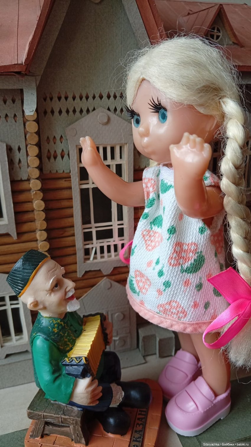 Леночка в гостях у бабушки с дедушкой