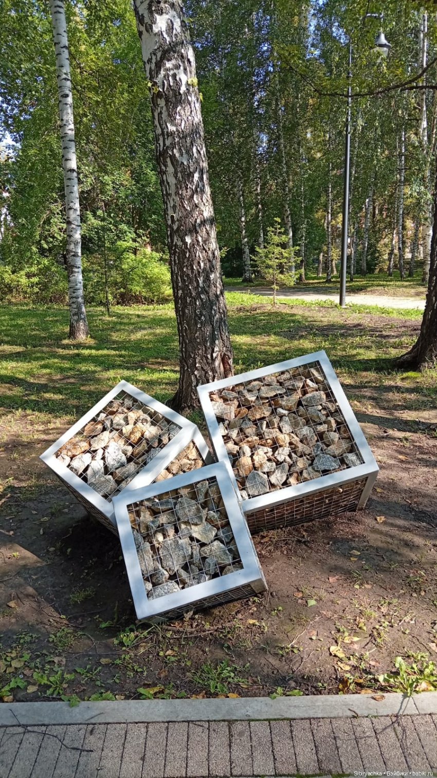 Первая прогулка Леночки и Юляшки
