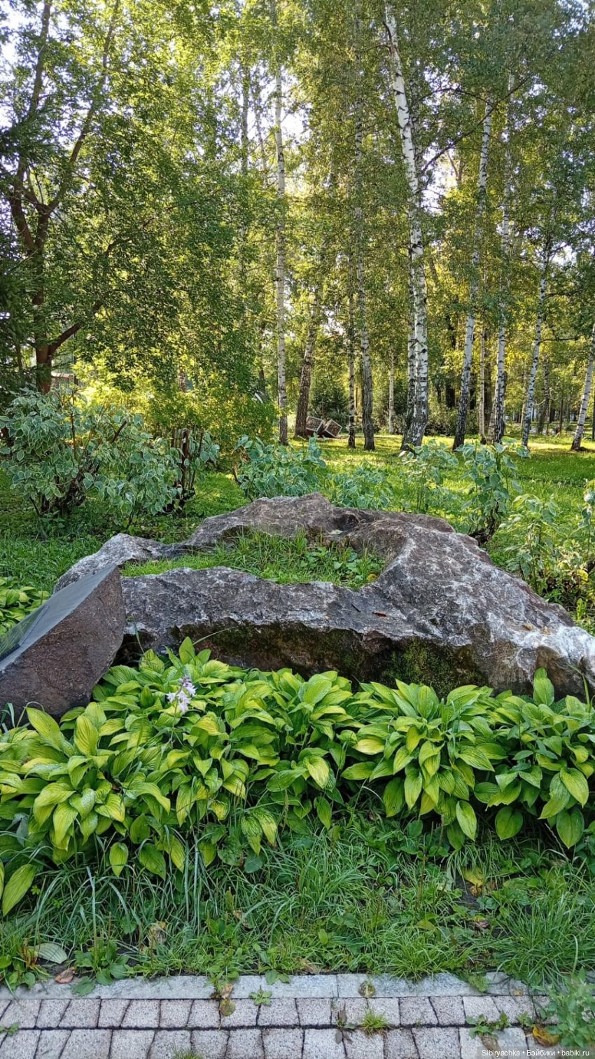 Первая прогулка Леночки и Юляшки