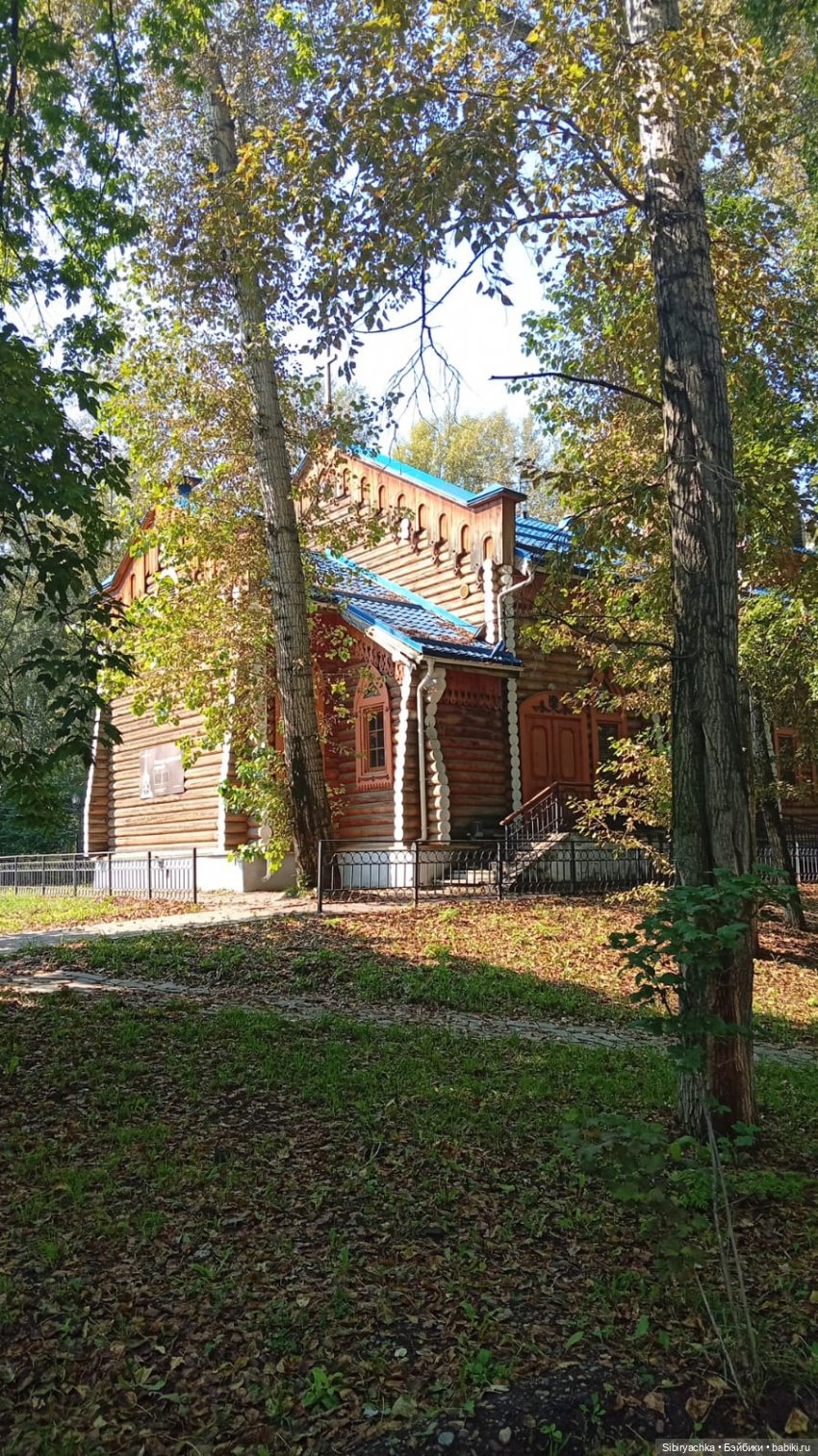 Первая прогулка Леночки и Юляшки
