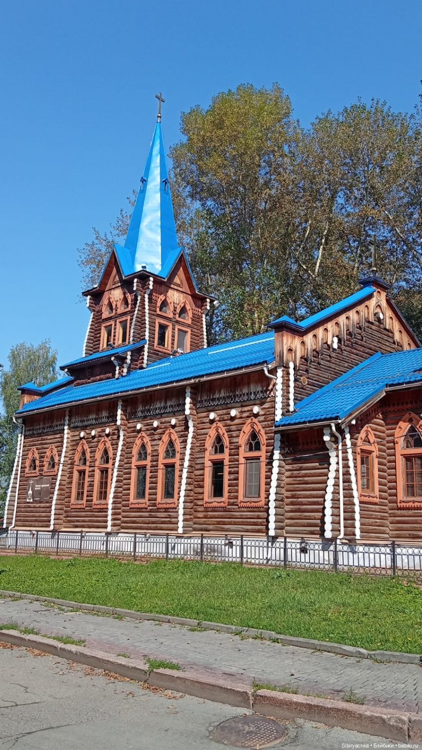 Первая прогулка Леночки и Юляшки