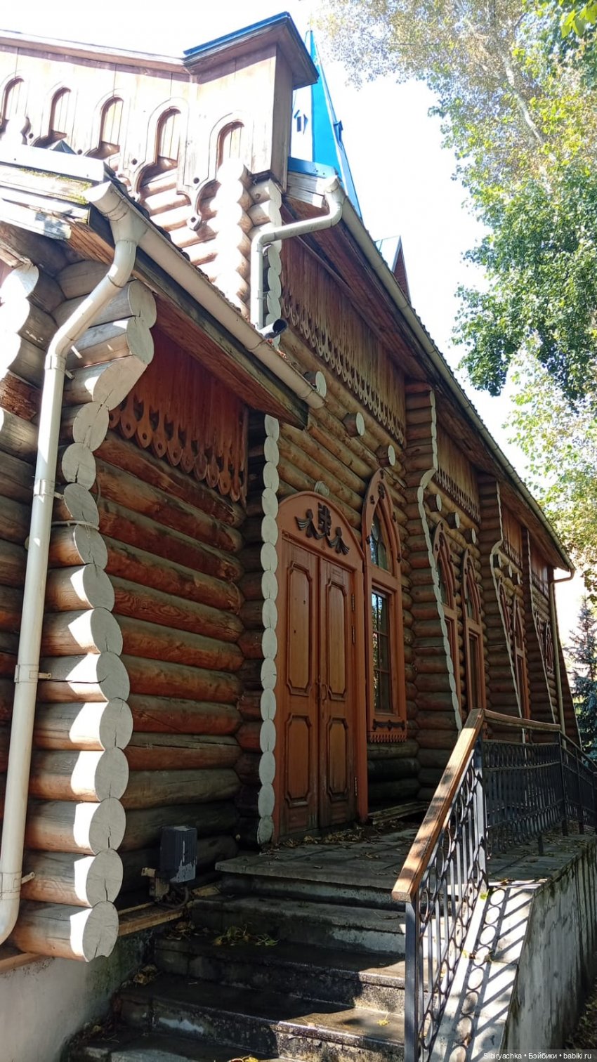 Первая прогулка Леночки и Юляшки