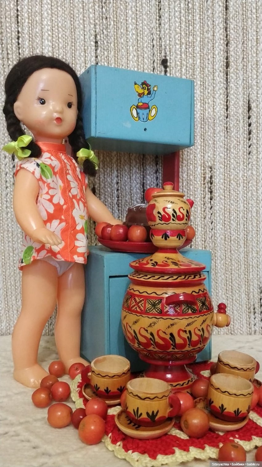 Юляшка и маленькие яблочки