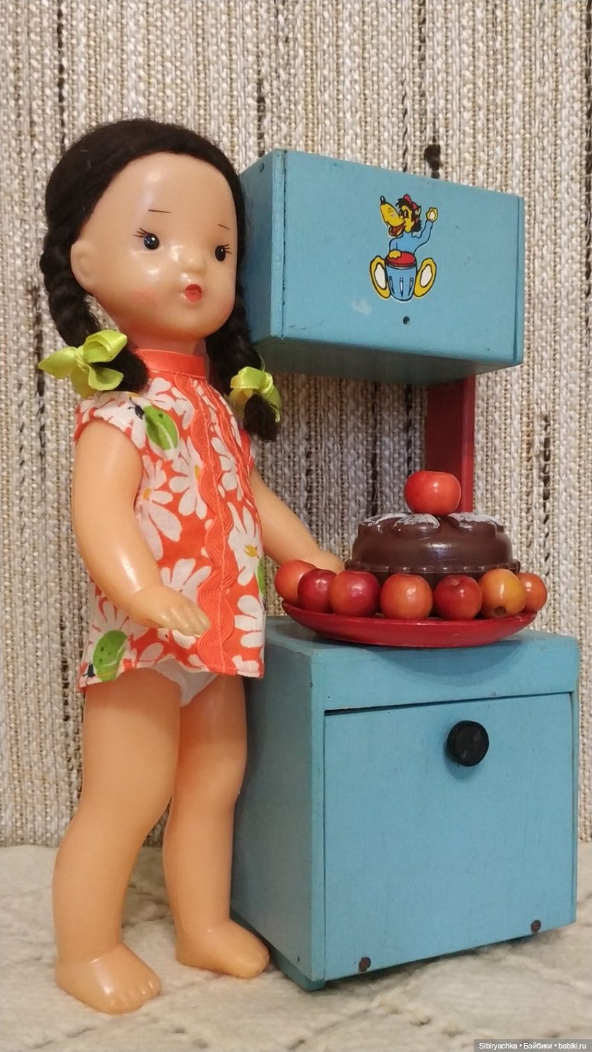 Юляшка и маленькие яблочки