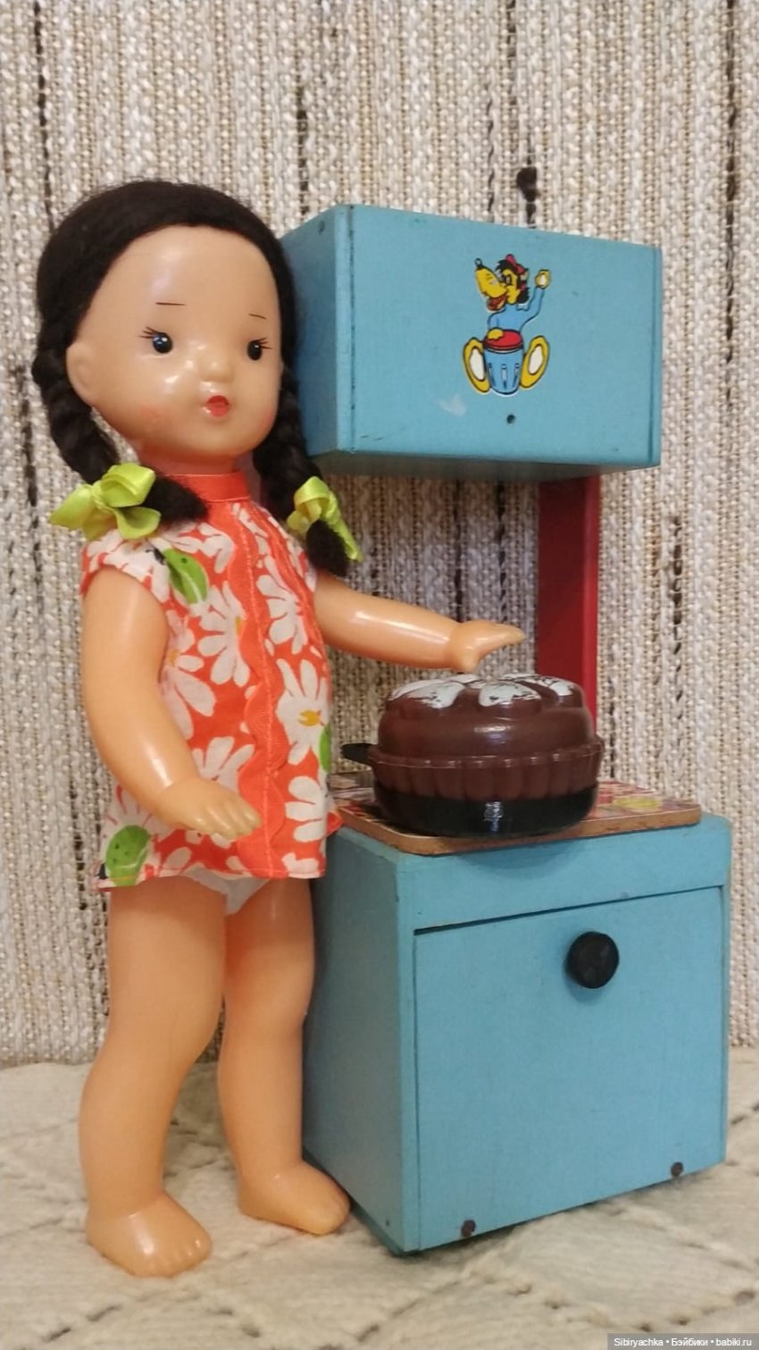Юляшка и маленькие яблочки