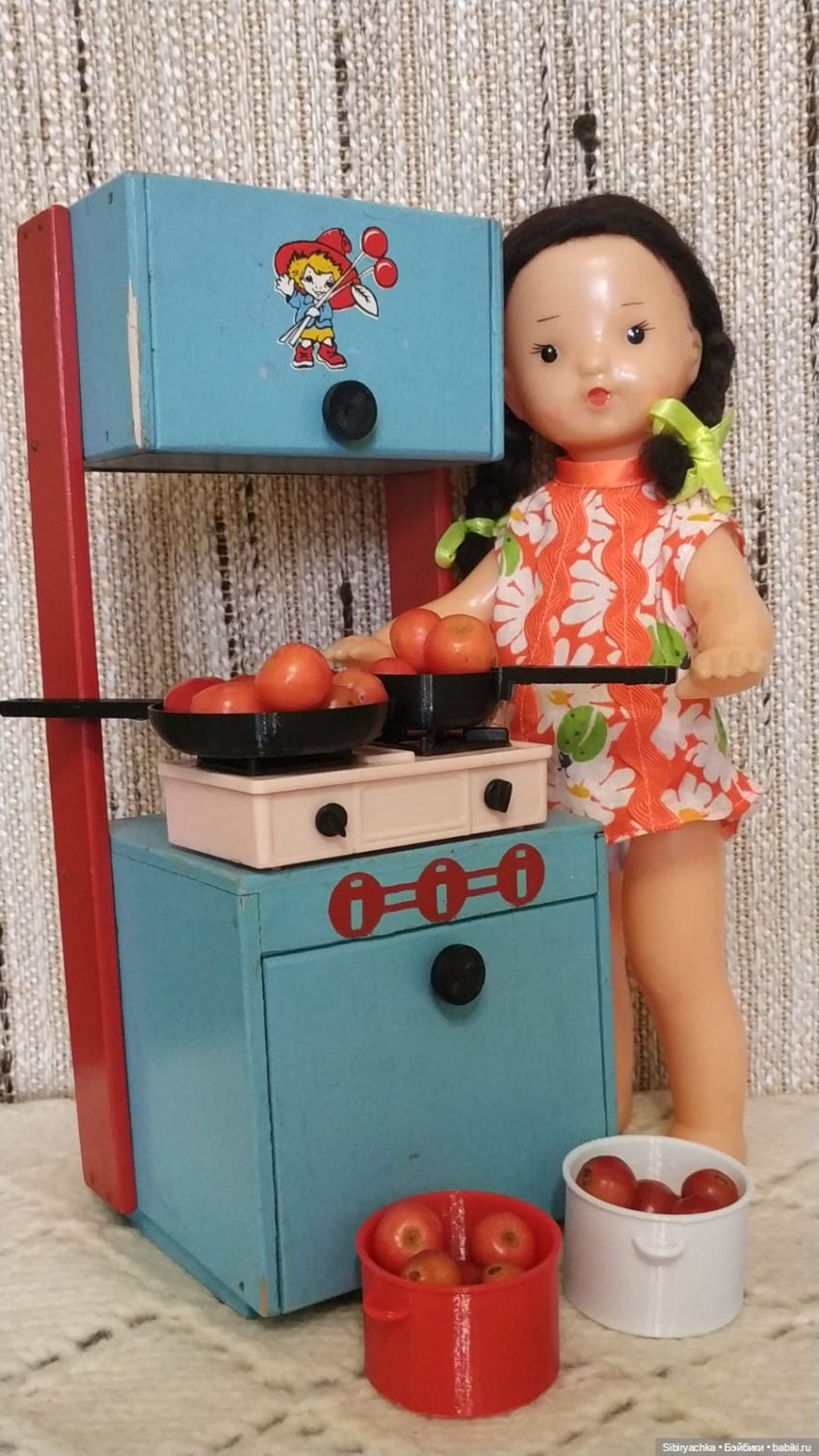 Юляшка и маленькие яблочки