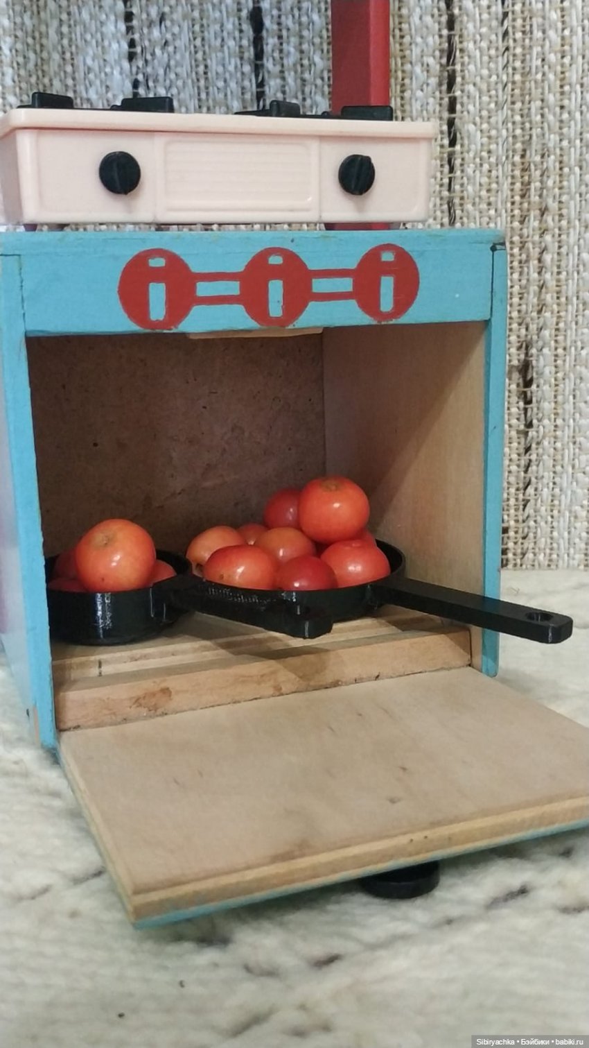 Юляшка и маленькие яблочки