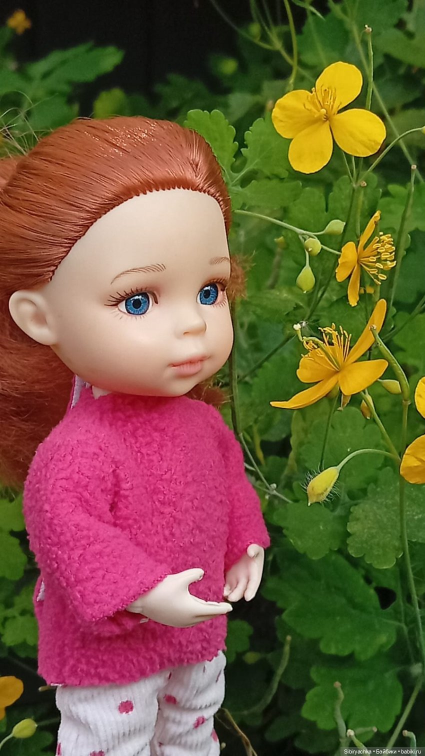 Лизонька и Полина на прогулке