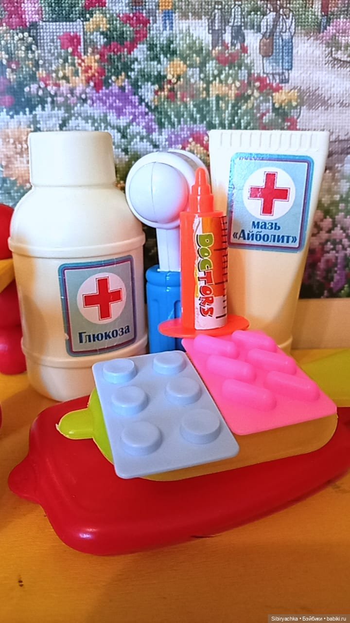 Мы играем, не скучаем и игрушки разбираем
