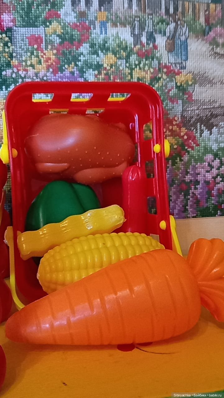 Мы играем, не скучаем и игрушки разбираем