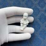 Антикварная фигурка - мальчик с арбузом (2) - 3,9 см