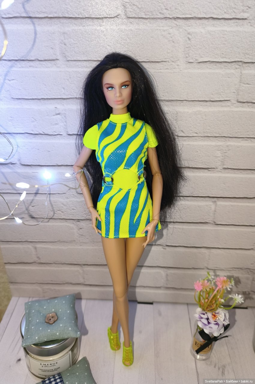 Примерка новых нарядов для кукол xian xian