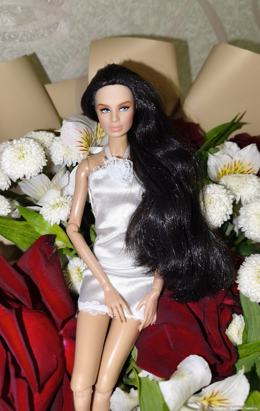 Примерка новых нарядов для кукол xian xian