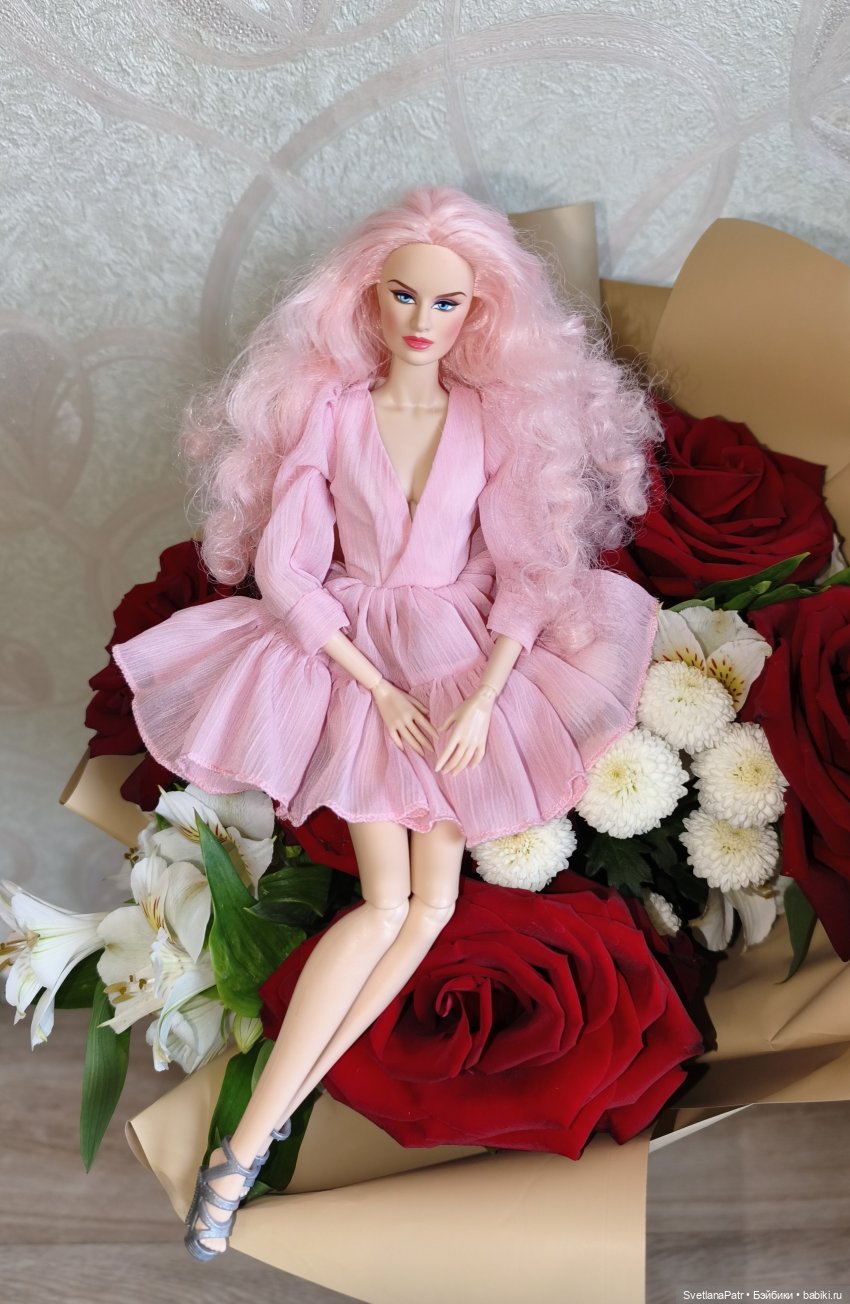 Примерка новых нарядов для кукол xian xian