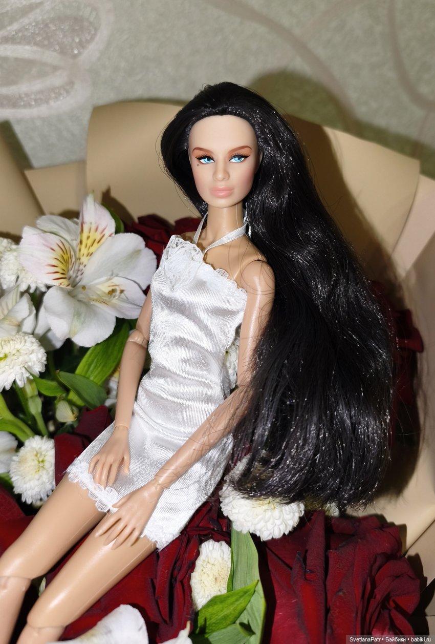 Примерка новых нарядов для кукол xian xian