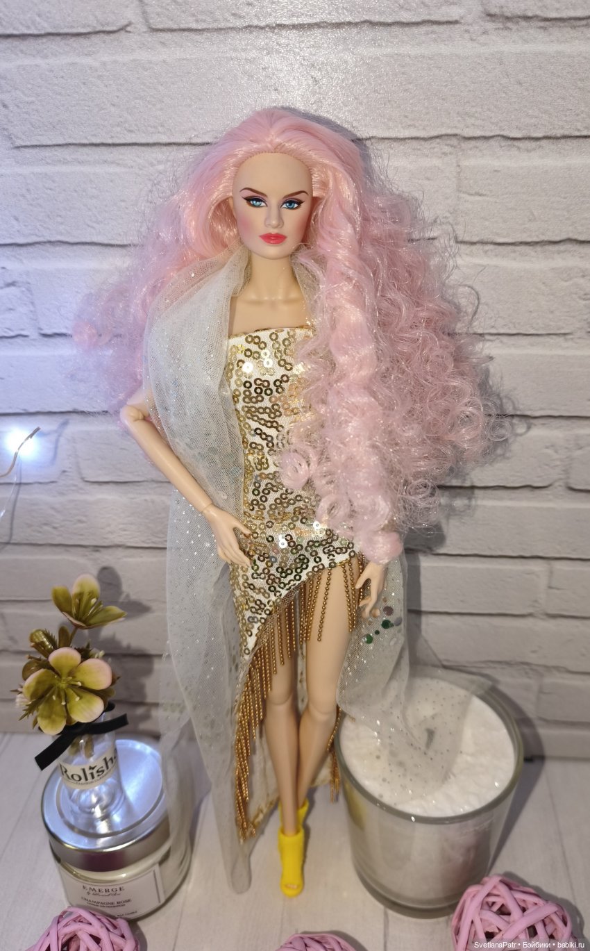 Примерка новых нарядов для кукол xian xian