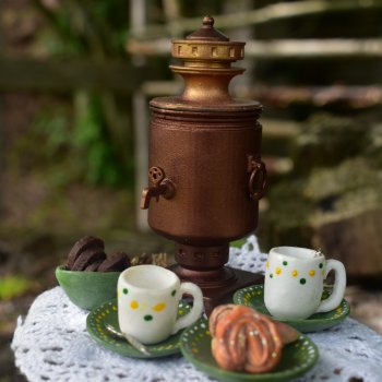 У самовара!