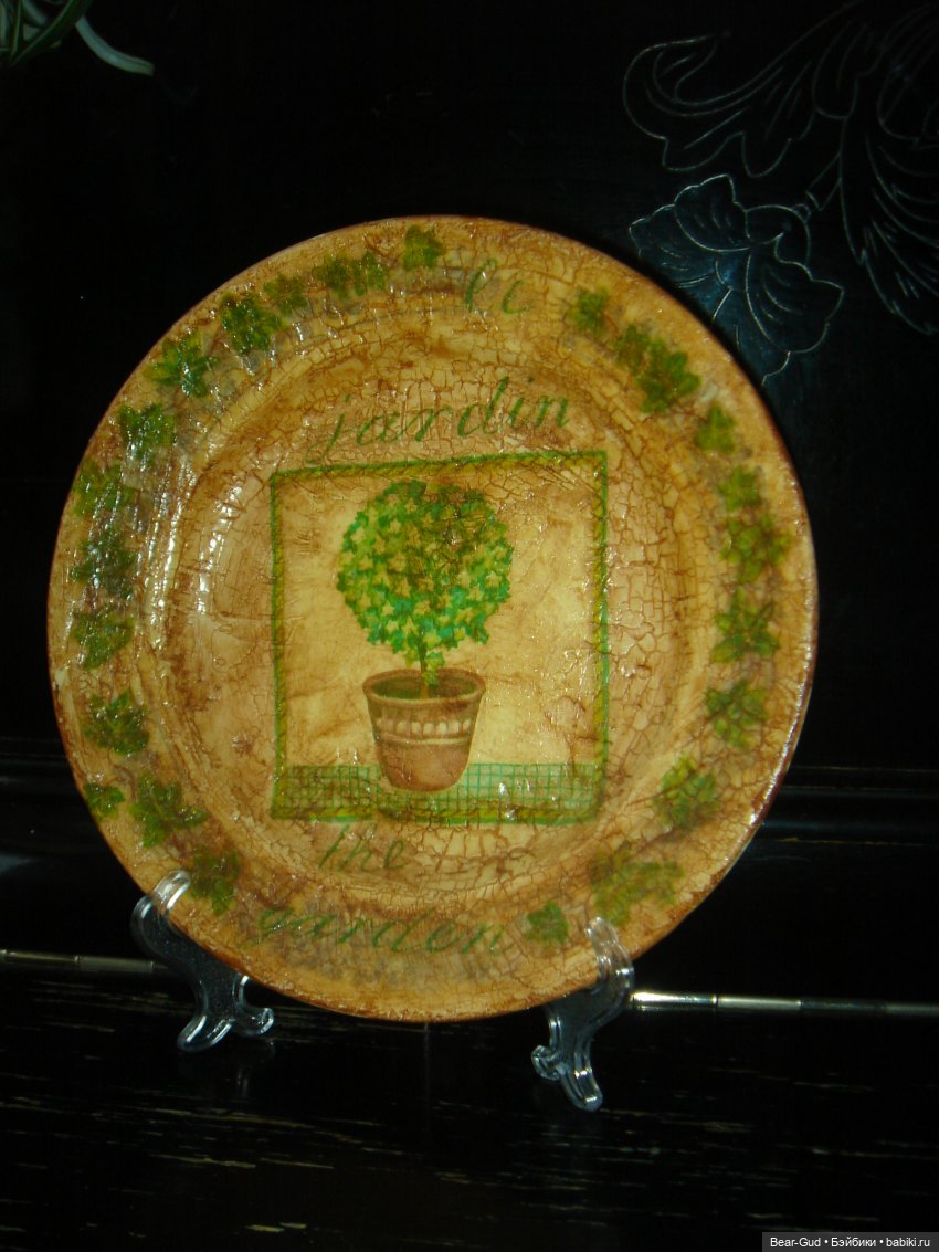 Декоративная тарелка с двухфазным кракелюром