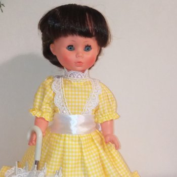 Мари готовится к прогулке