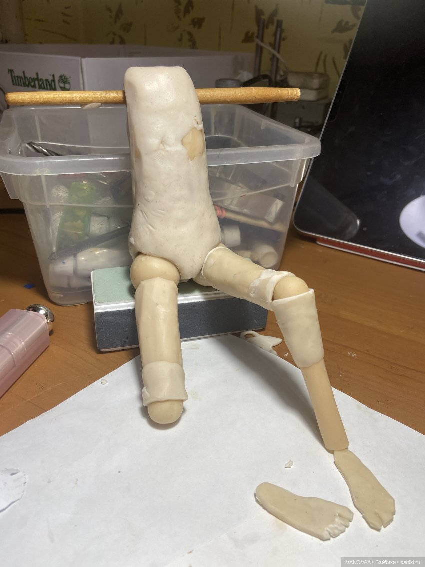 Создание шарнирной куклы. День 7. Наметились колени, стопы и характер (фото 6)