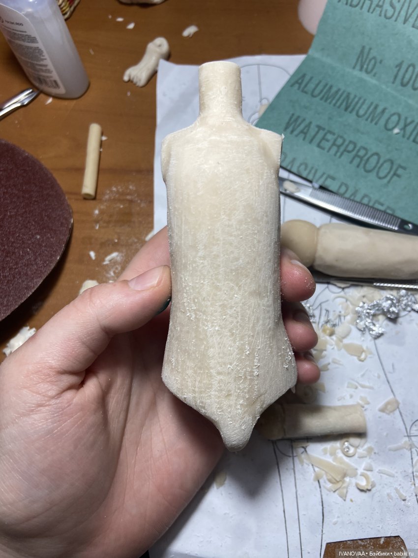 Создание шарнирной куклы - День 17. Шлифуем тело обычной наждачкой, заказываем респиратор, лепим бицепс (фото 2)